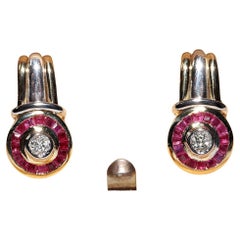 Vintage Circa 1980 Boucle d'oreille en or 18k ornée de diamants naturels et de rubis de calibre