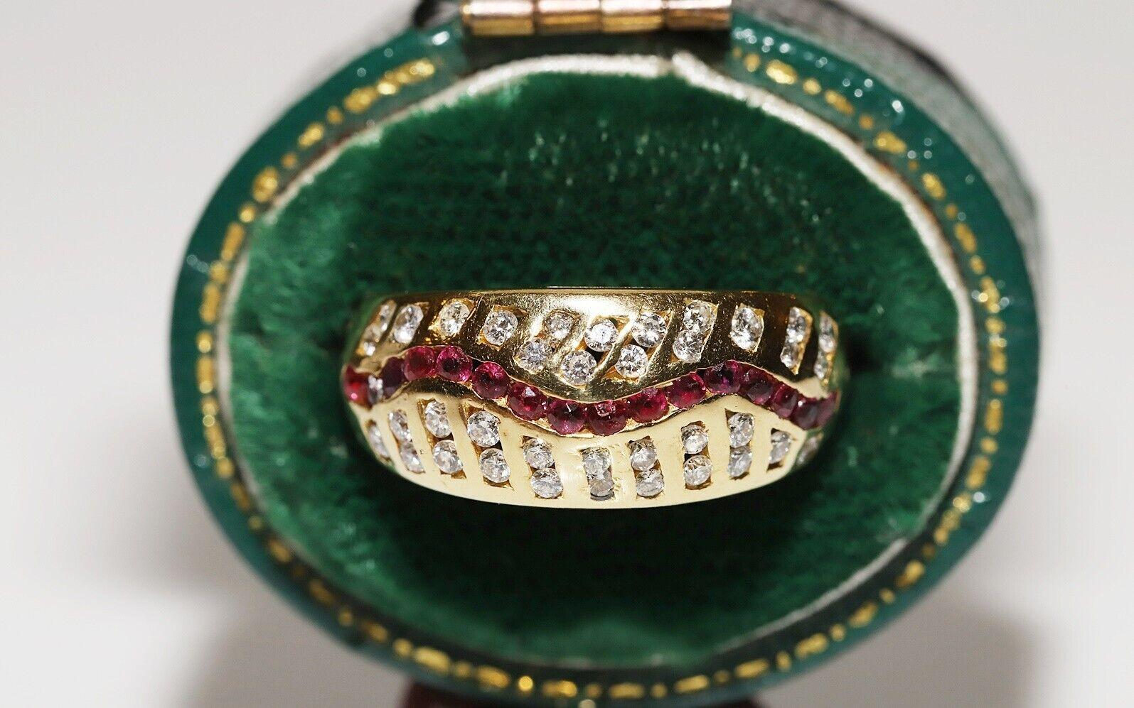 Vintage Circa 1980er Jahre 18k Gold Natürlicher Diamant und Kaliber Rubin Dekorierter Ring im Angebot 5