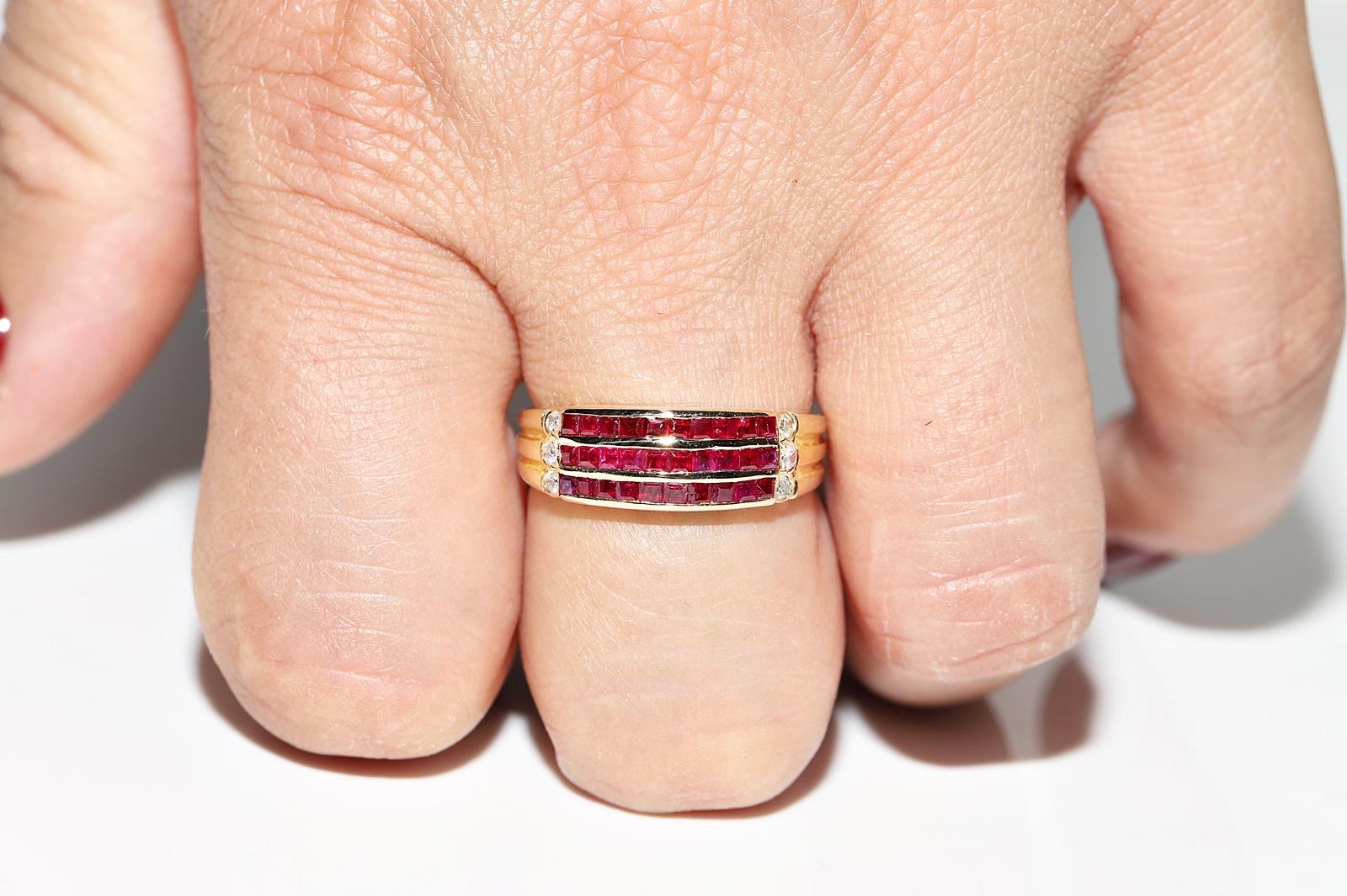 Vintage Circa 1980er Jahre 18k Gold Natürlicher Diamant und Kaliber Rubin Dekorierter Ring im Angebot 8