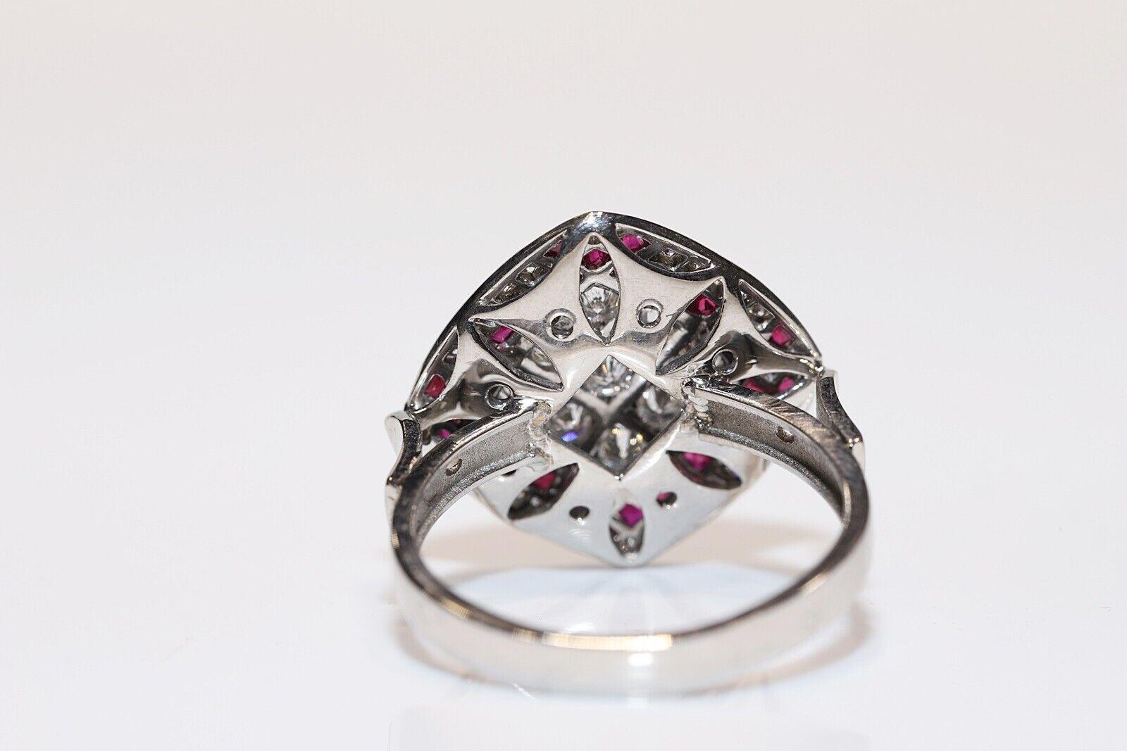 Vintage Circa 1980er Jahre 18k Gold Natürlicher Diamant und Kaliber Rubin Dekorierter Ring (Brillantschliff) im Angebot