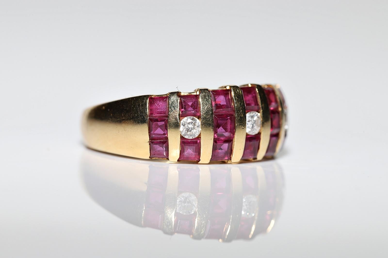 Vintage Circa 1980s 18k Gold Natural Diamond And Caliber Ruby Decorated Ring In Good Condition For Sale In Fatih/İstanbul, 34