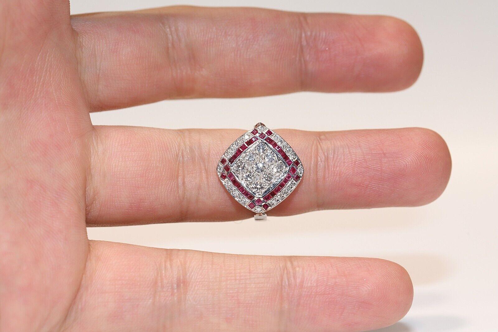 Vintage Circa 1980s 18k Gold Natural Diamond And Caliber Ruby Decorated Ring  In Good Condition For Sale In Fatih/İstanbul, 34