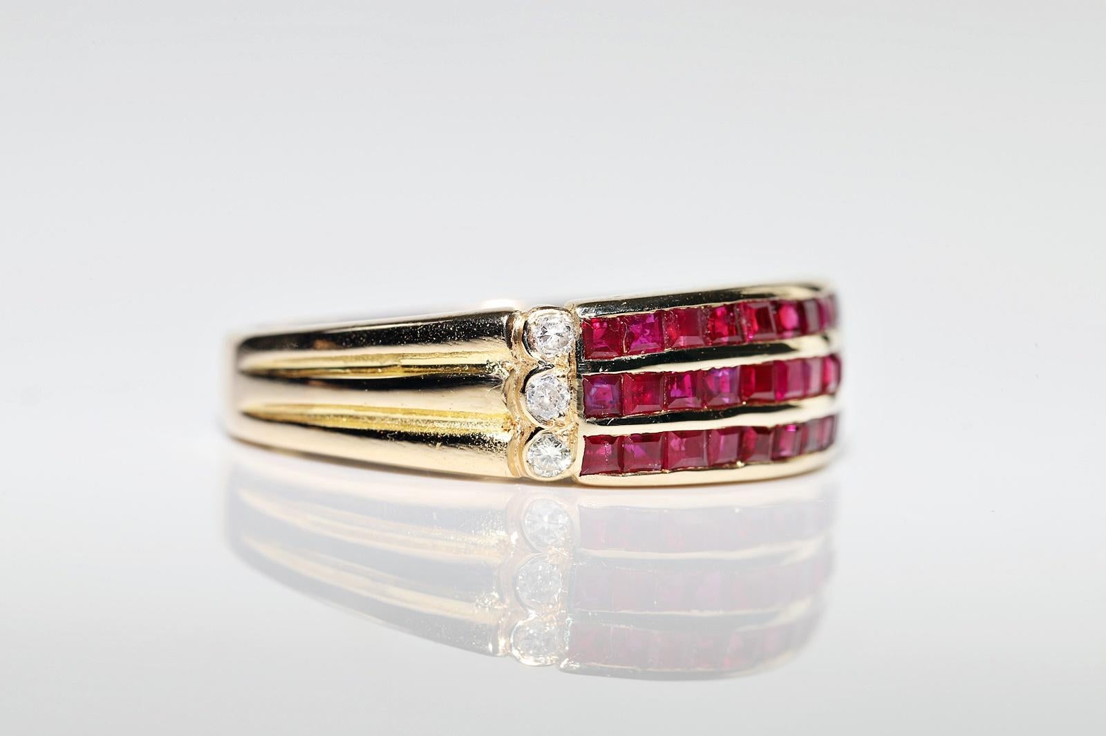 Vintage Circa 1980er Jahre 18k Gold Natürlicher Diamant und Kaliber Rubin Dekorierter Ring Damen im Angebot