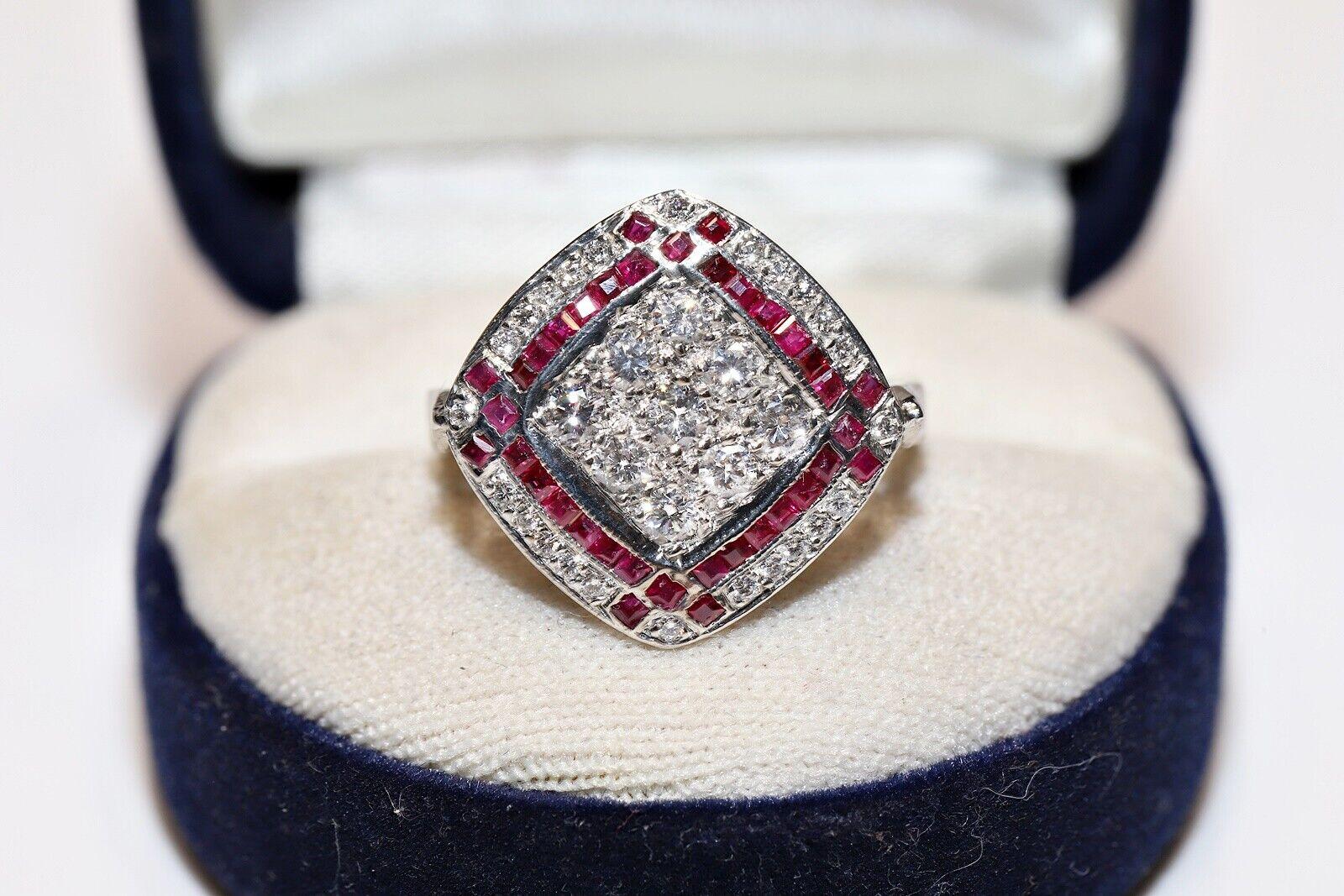 Vintage Circa 1980er Jahre 18k Gold Natürlicher Diamant und Kaliber Rubin Dekorierter Ring Damen im Angebot