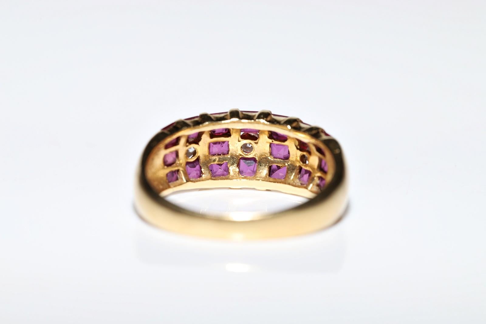 Vintage Circa 1980er Jahre 18k Gold Natürlicher Diamant und Kaliber Rubin Dekorierter Ring im Angebot 1