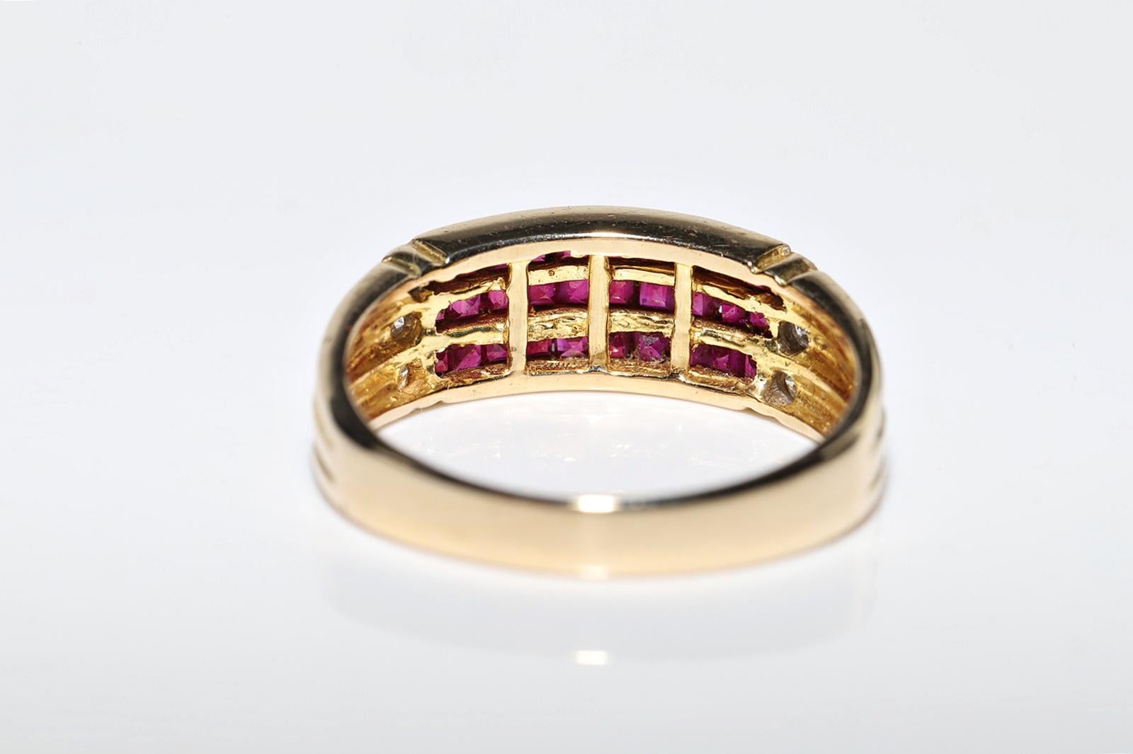 Vintage Circa 1980er Jahre 18k Gold Natürlicher Diamant und Kaliber Rubin Dekorierter Ring im Angebot 2