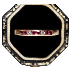 Bague vintage des années 1980 décorée de diamants naturels et de rubis calibrés en or 18 carats 