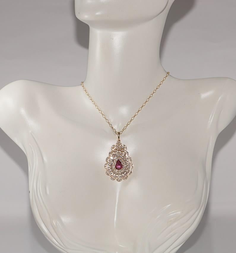 Brilliant Cut Vintage Circa 1980s 18k Gold Natural Diamond And Drop Ruby Pendant Necklace For Sale