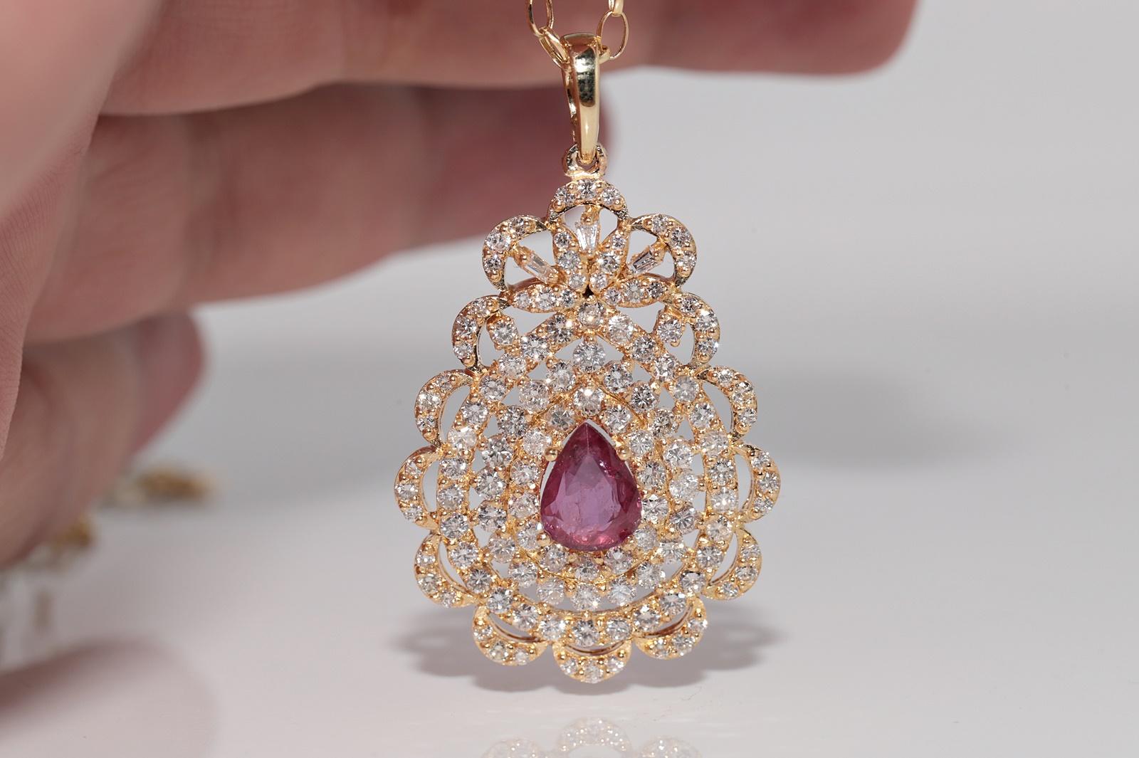 Vintage Circa 1980s 18k Gold Natural Diamond And Drop Ruby Pendant Necklace For Sale 2