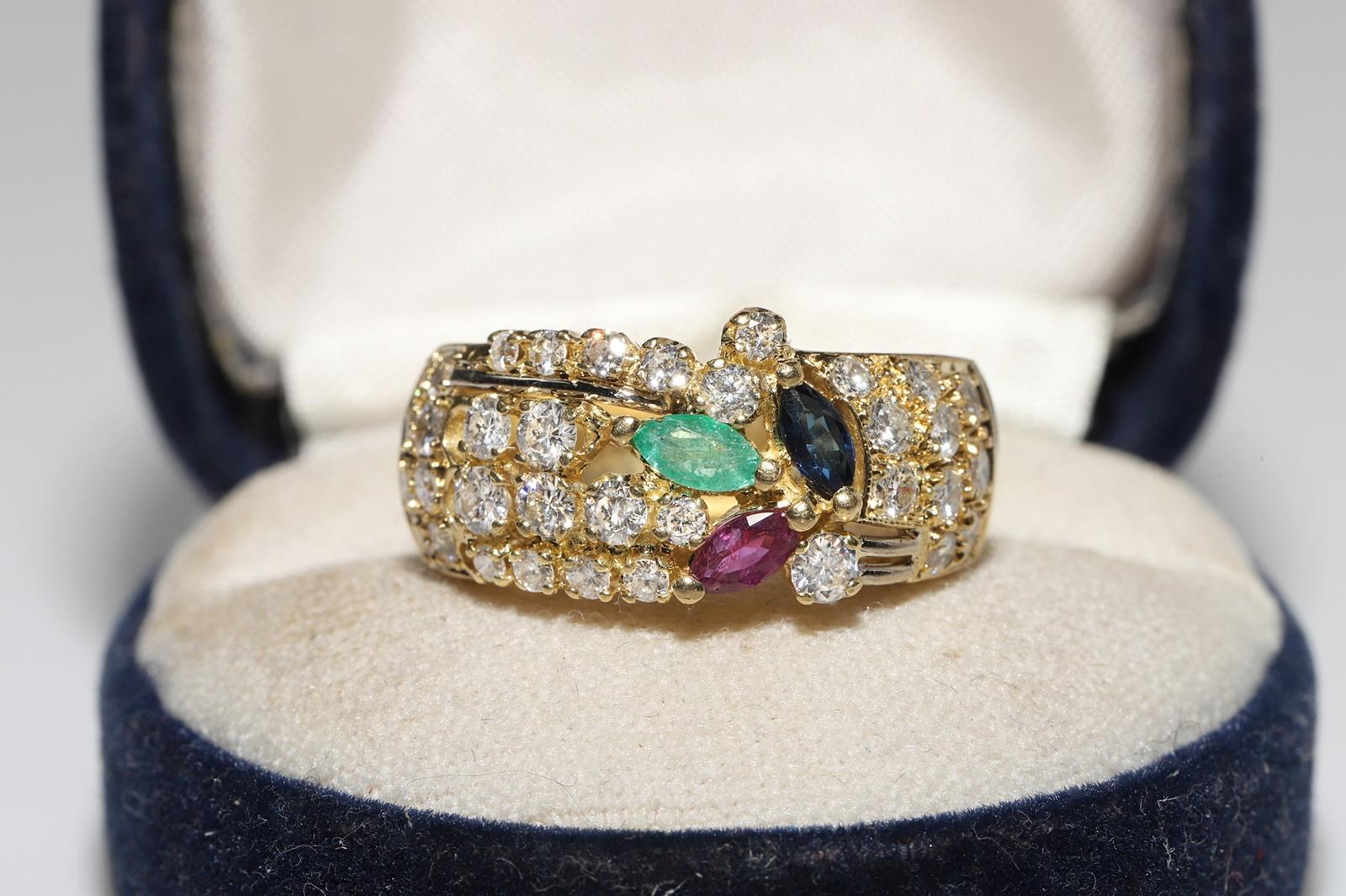 In sehr gutem Zustand.
Das Gesamtgewicht beträgt 8,1 Gramm.
Insgesamt ist der Diamant 1,40 ct.
Der Diamant hat F-G Farbe und vvs-vs Klarheit.
Insgesamt ist Smaragd Rubin und Saphir 0.45 ct.
Ringgröße ist US 6.75 
Wir können jede Größe