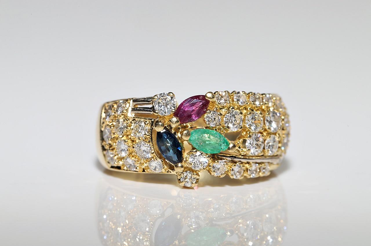 Vintage Circa 1980er Jahre 18k Gold Natürlicher Diamant und Smaragd und Rubin Saphir Ring (Retro) im Angebot