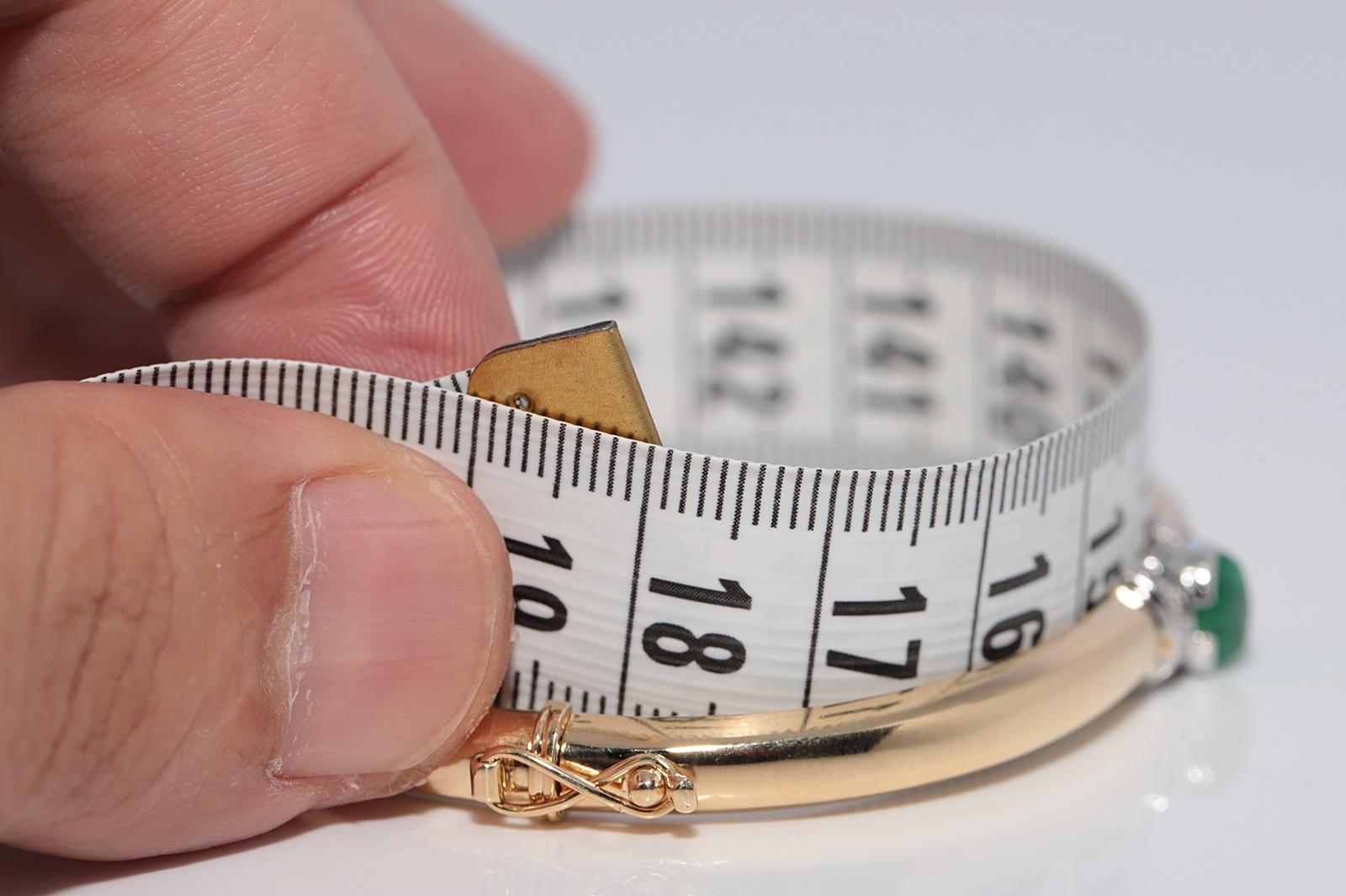 Vintage CIRCA 1980s 18k Gold Natürlicher Diamant und Smaragd Armreif  Armbänder im Angebot 7