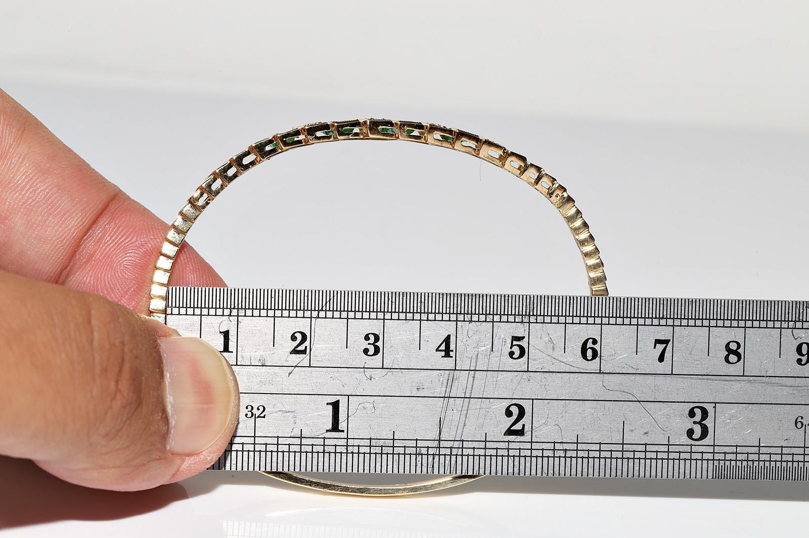 Vintage Circa 1980s 18k Gold Natural Diamond And Emerald Bangle Bracelet For Sale 9