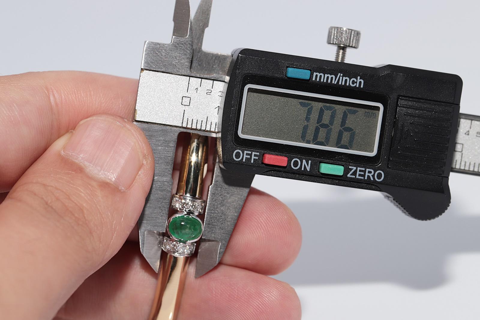 Vintage CIRCA 1980s 18k Gold Natürlicher Diamant und Smaragd Armreif  Armbänder im Angebot 9