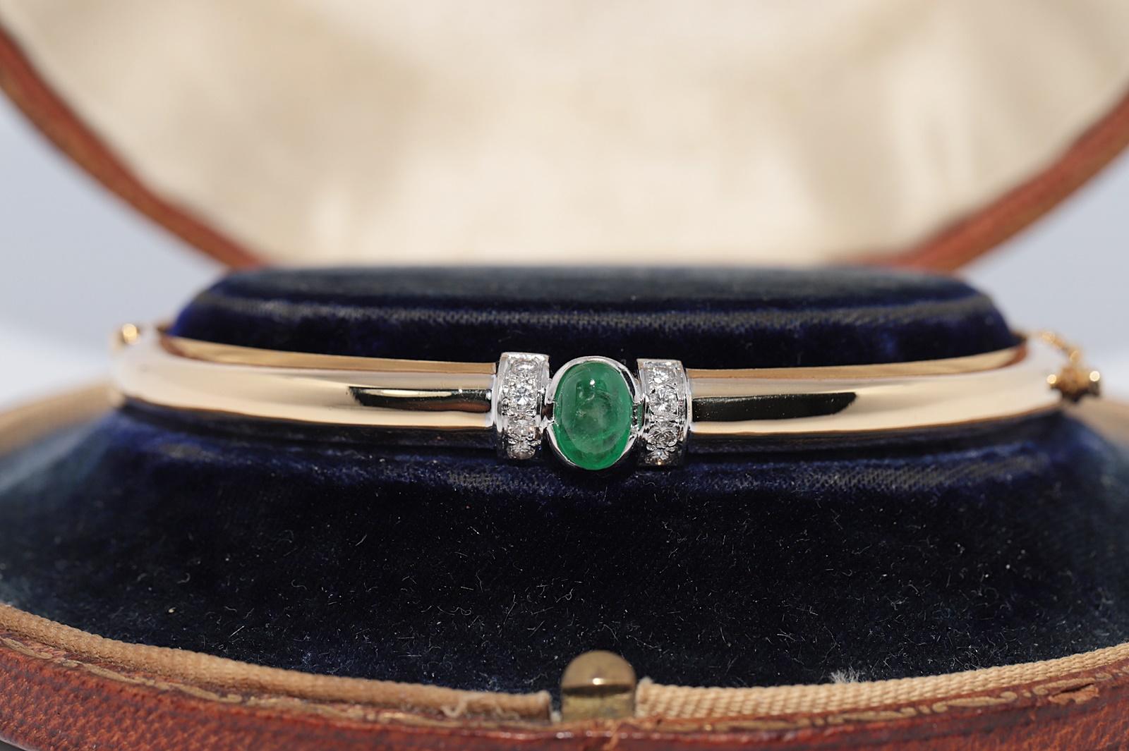 
In sehr gutem Zustand.
Das Gesamtgewicht beträgt 17,2 Gramm.
Insgesamt ist Diamant 0,34 ct.
Der Diamant hat die Farbe F-G und die Reinheit vvs1-vs1.
Insgesamt ist Smaragd 1,50 ct.
Die Schachtel ist nicht enthalten.
Bitte kontaktieren Sie uns bei