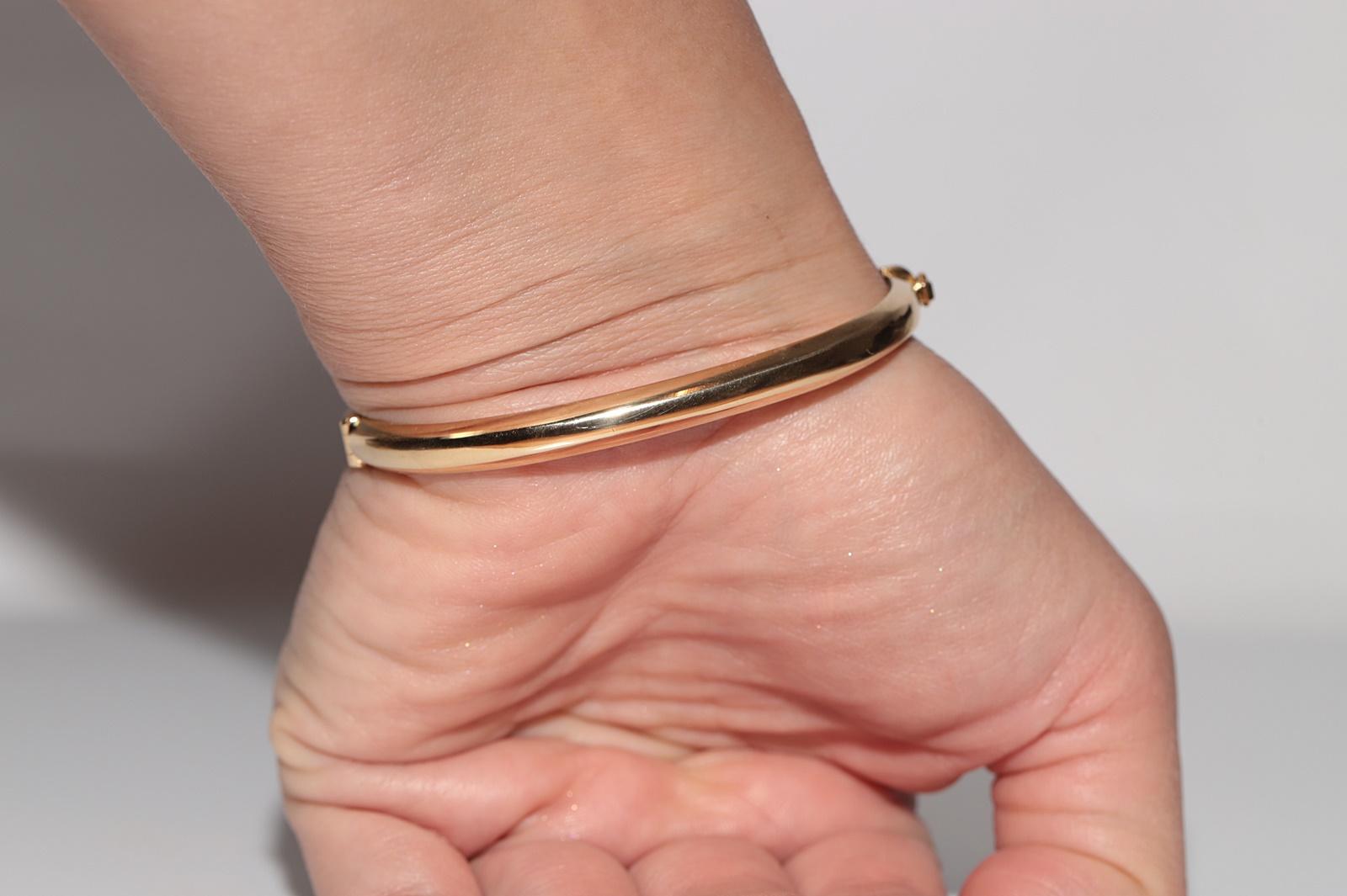 Vintage CIRCA 1980s 18k Gold Natürlicher Diamant und Smaragd Armreif  Armbänder im Angebot 14