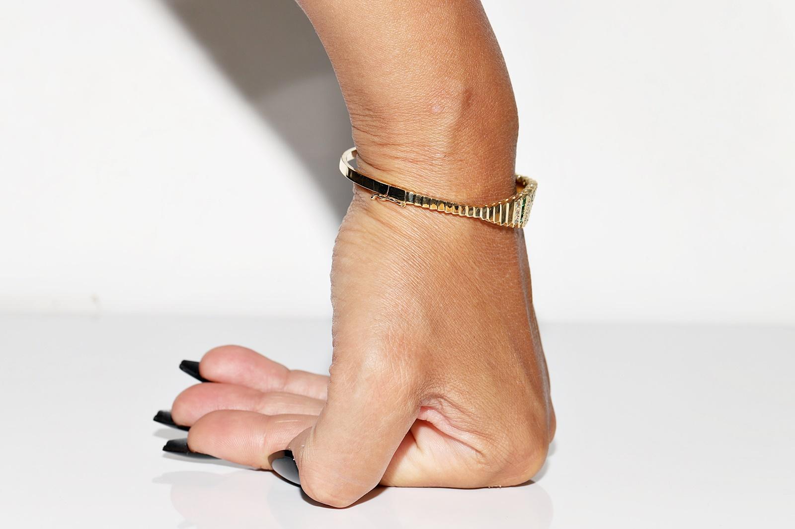 Brilliant Cut Vintage Circa 1980s 18k Gold Natural Diamond And Emerald Bangle Bracelet For Sale