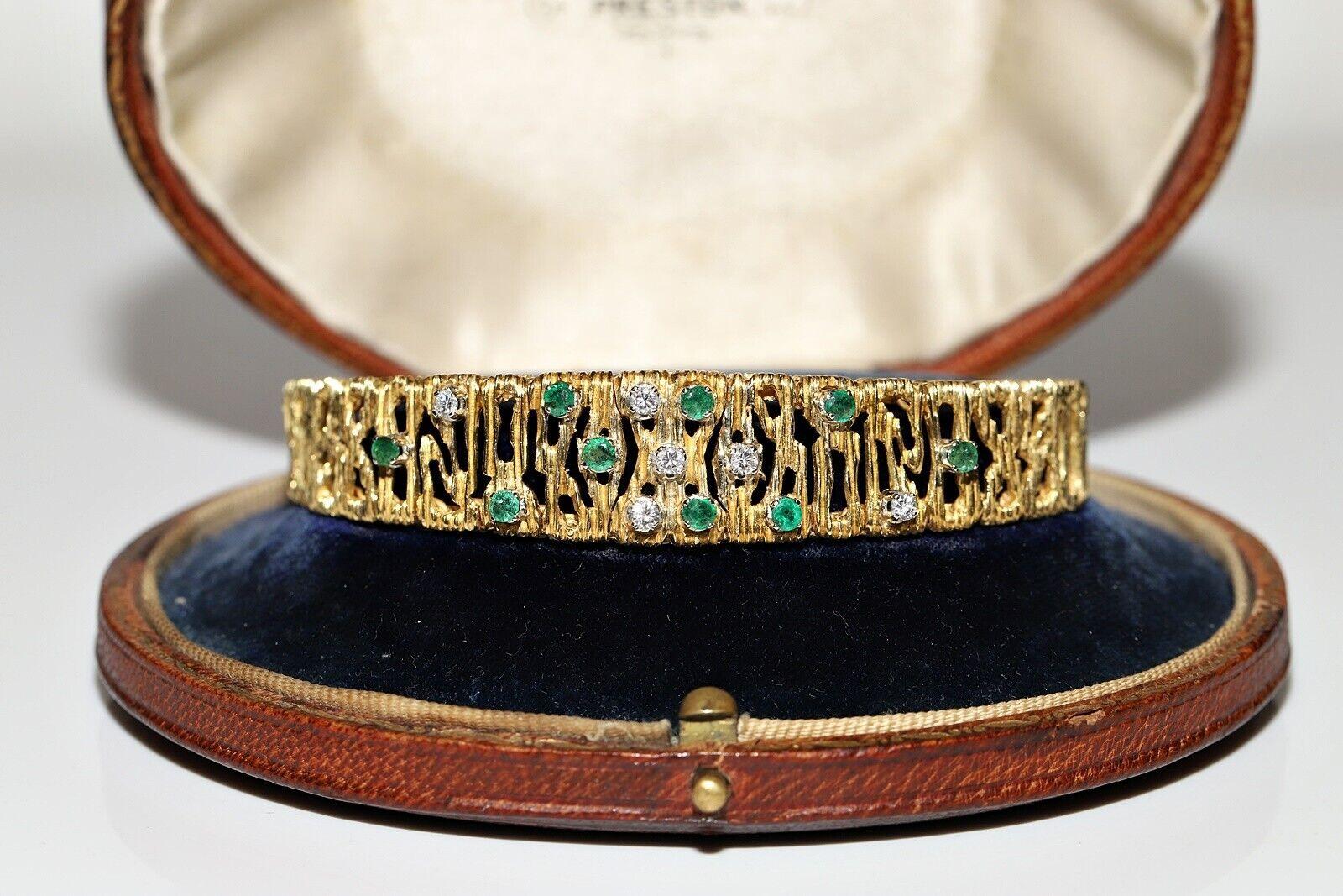 Vintage Circa 1980s 18K Gold Natural Diamond And Emerald Bracelet  For Sale 8