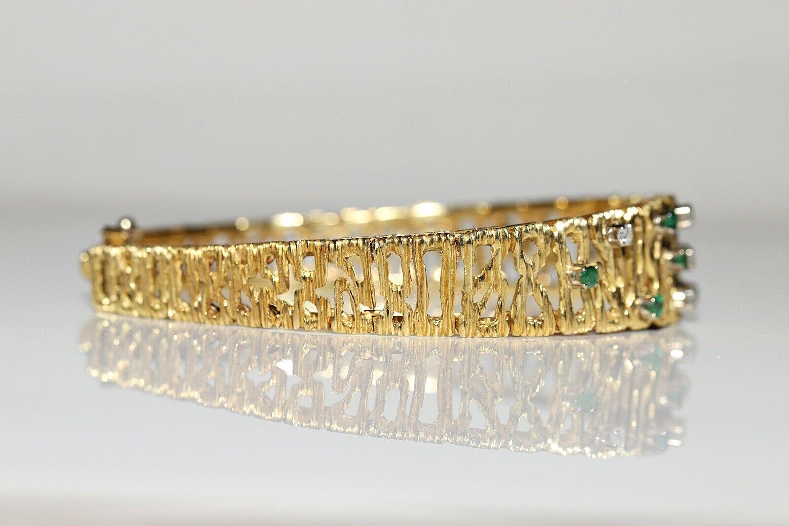 Emerald Cut Vintage Circa 1980s 18K Gold Natural Diamond And Emerald Bracelet  For Sale