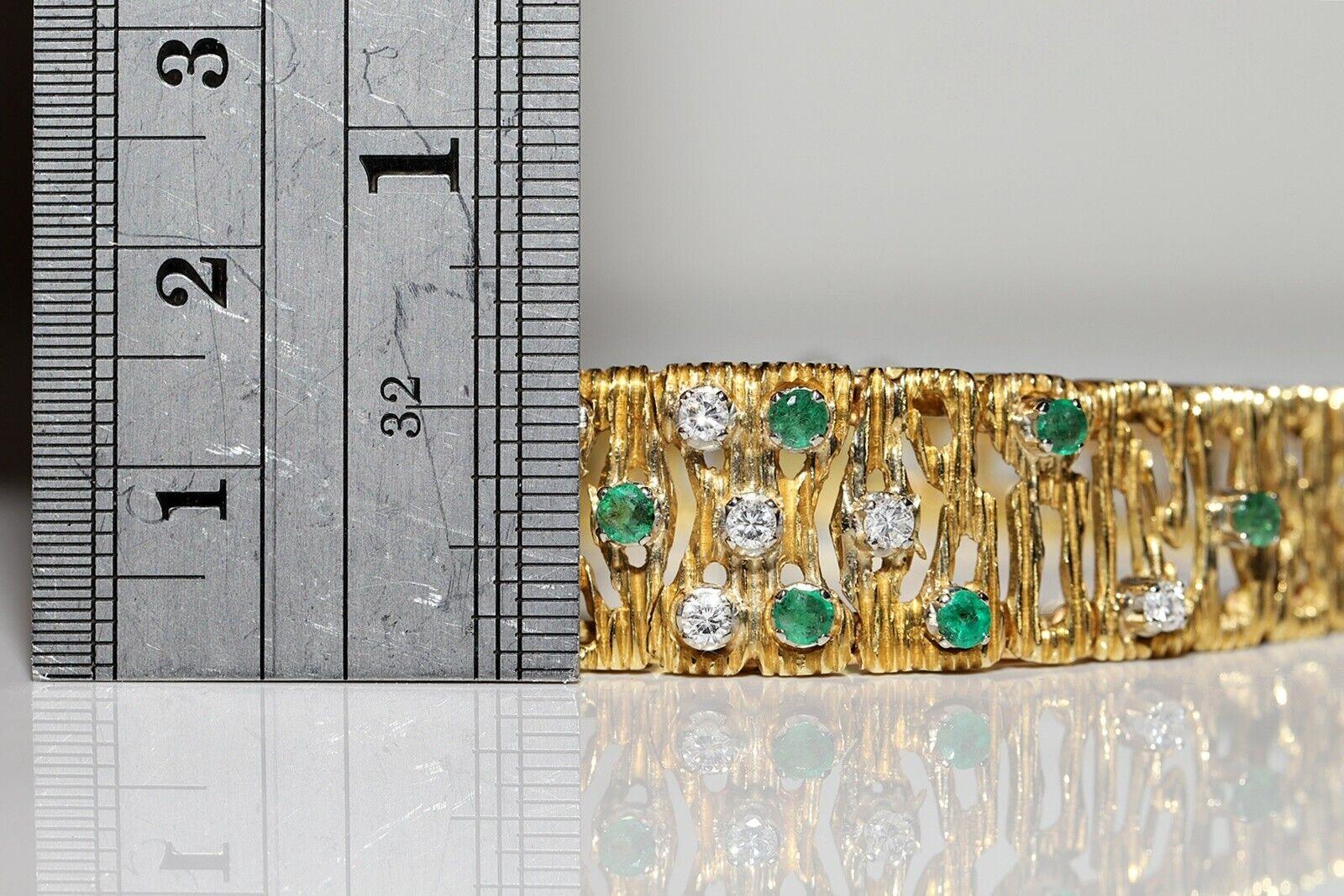 Vintage Circa 1980s 18K Gold Natural Diamond And Emerald Bracelet  In Good Condition For Sale In Fatih/İstanbul, 34