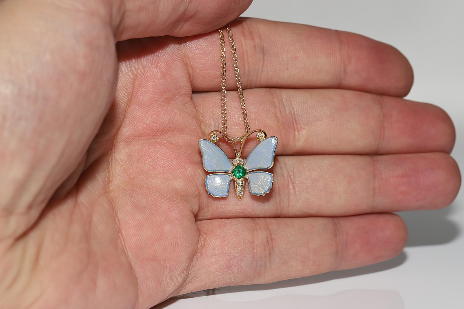 Vintage Circa 1980s 18k Gold Natural Diamond And Emerald Butterfly Necklace For Sale 5
