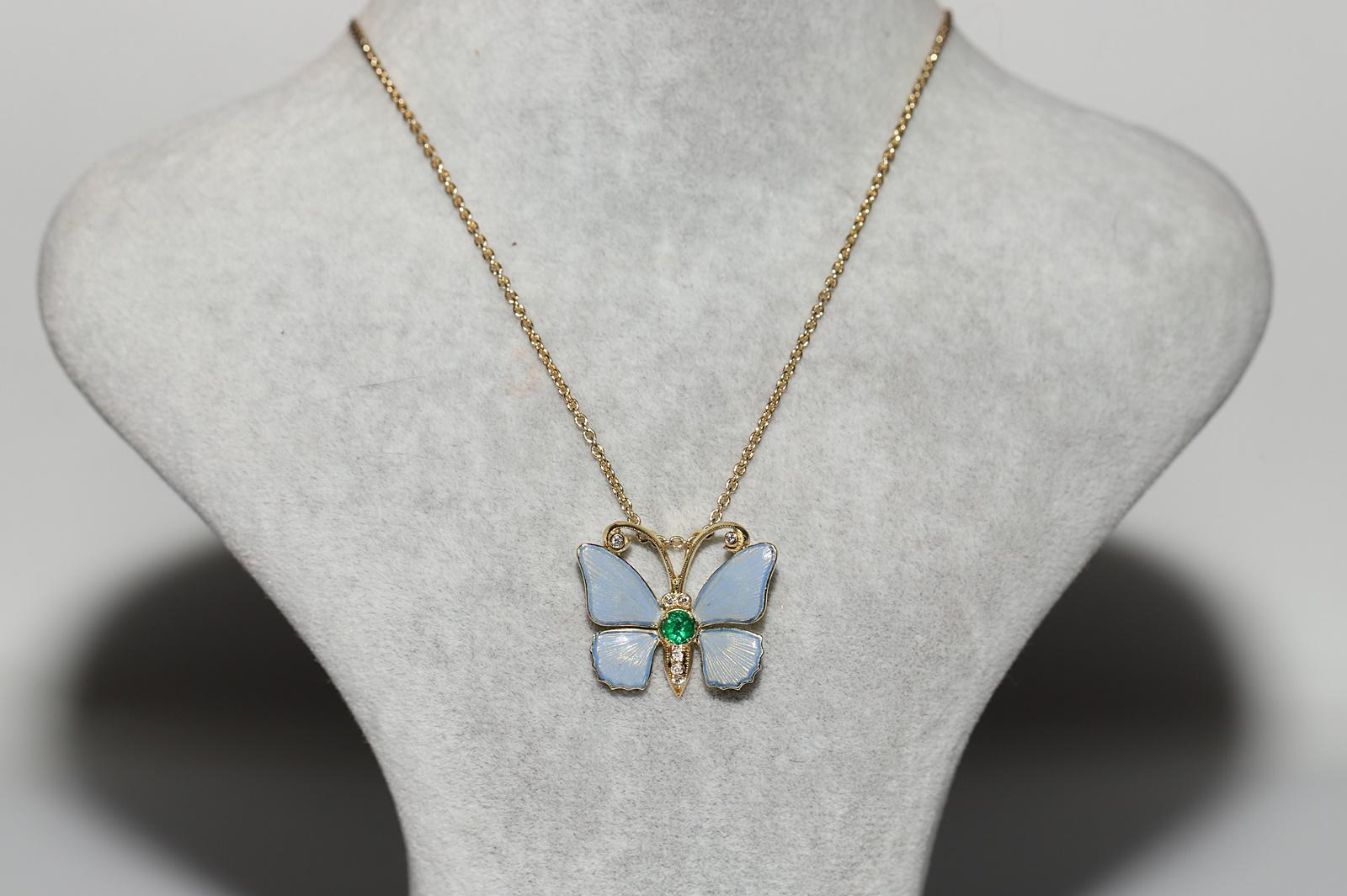 In very good condition.
Total weight is 8.2 grams.
Totally is diamond 0.14 ct.
The diamond is has vs-s1 clarity.
Totally is emerald 0.16 ct.
Total lenght is chain 40 cm.
Please contact for any questions.