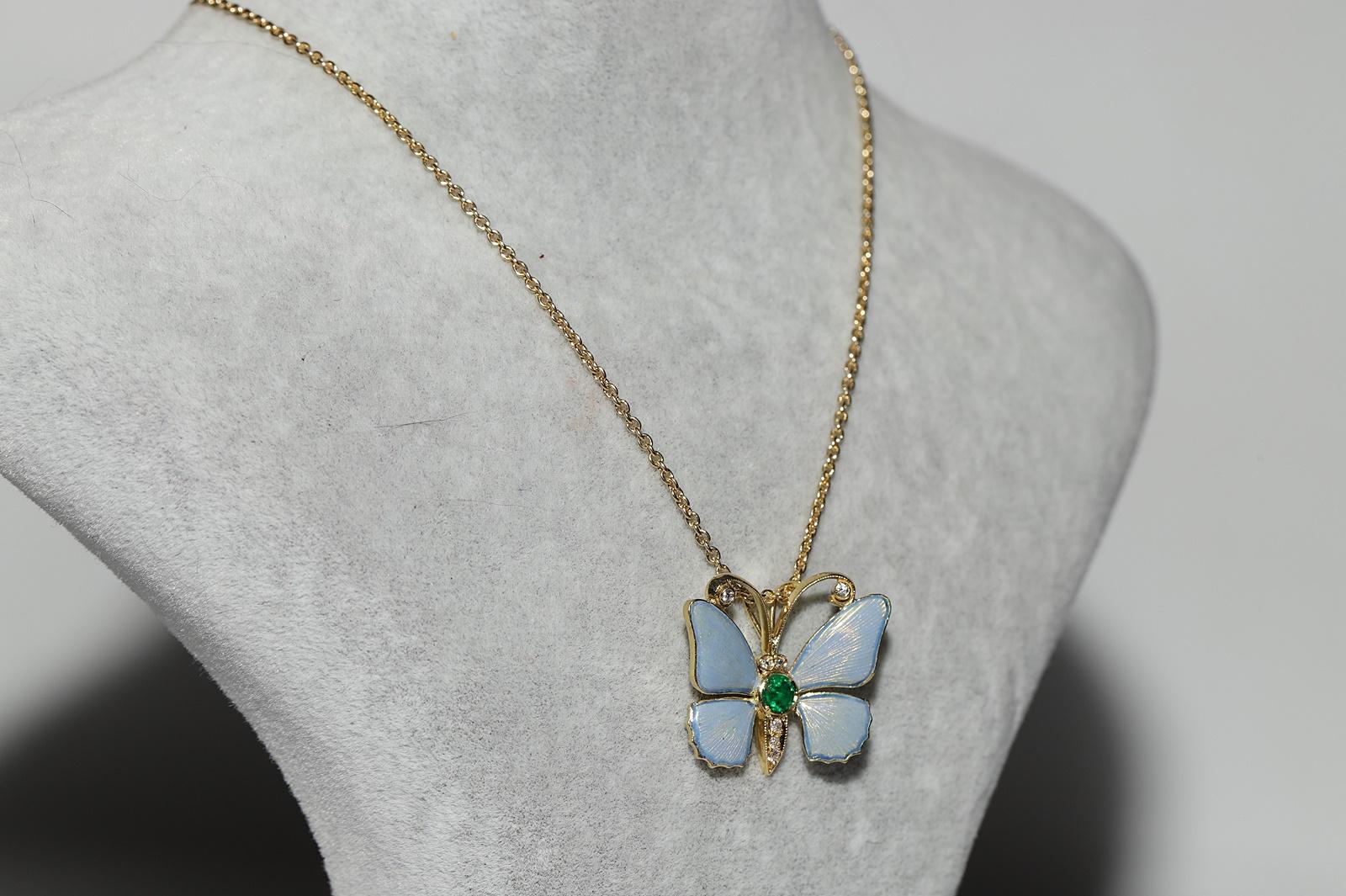 Brilliant Cut Vintage Circa 1980s 18k Gold Natural Diamond And Emerald Butterfly Necklace For Sale