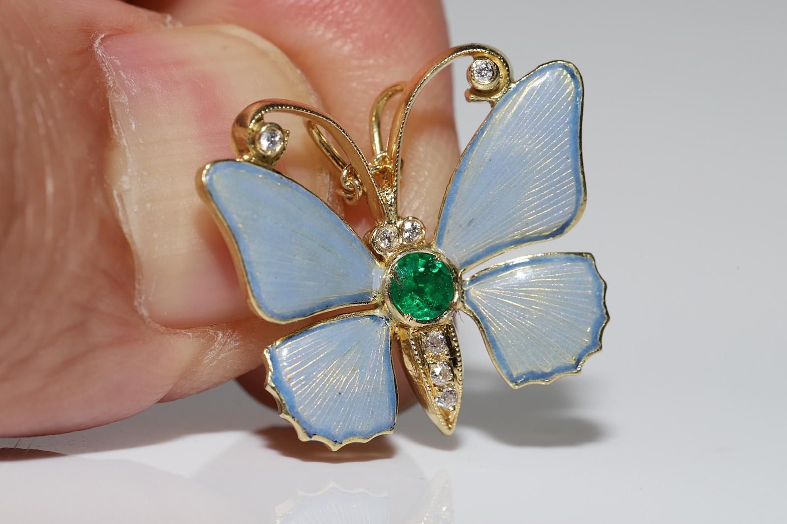 Vintage Circa 1980s 18k Gold Natural Diamond And Emerald Butterfly Necklace For Sale 1