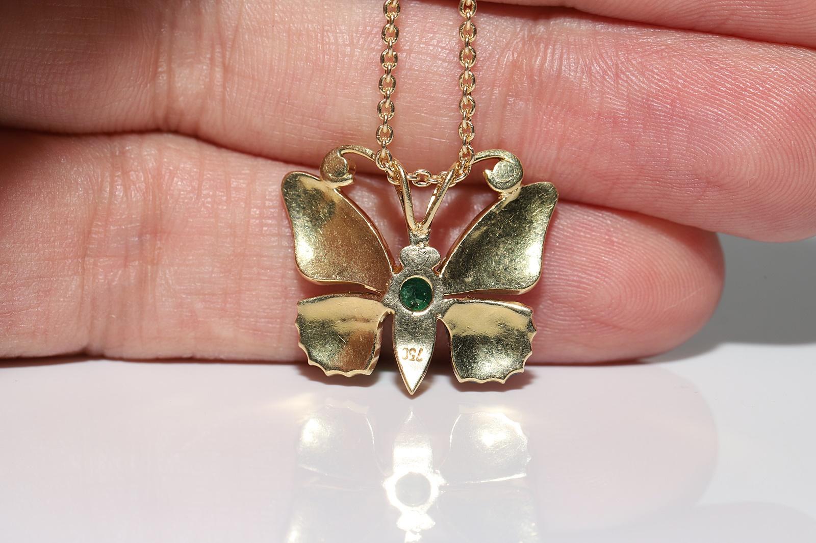 Vintage Circa 1980s 18k Gold Natural Diamond And Emerald Butterfly Necklace For Sale 2