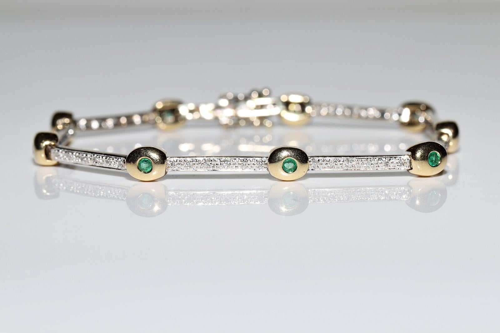 Vintage Circa 1980s 18k Gold Natural Diamond And Emerald Decorated Bracelet  In Good Condition For Sale In Fatih/İstanbul, 34