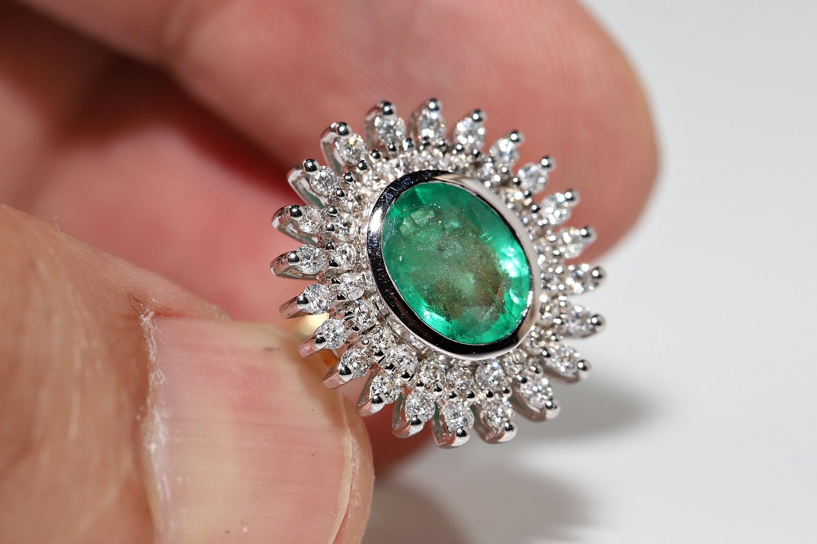 Vintage Circa 1980s 18k Gold Natural Diamond And Emerald Decorated Cocktail Ring 4