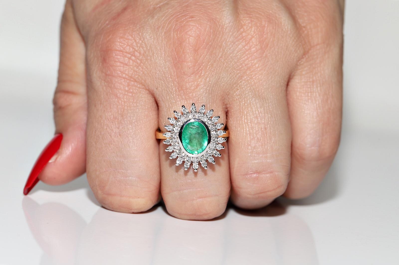 Vintage Circa 1980s 18k Gold Natural Diamond And Emerald Decorated Cocktail Ring 11