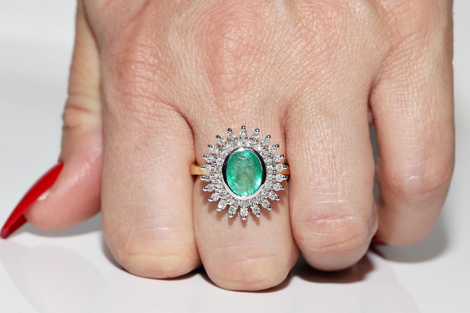 Vintage Circa 1980s 18k Gold Natural Diamond And Emerald Decorated Cocktail Ring 12