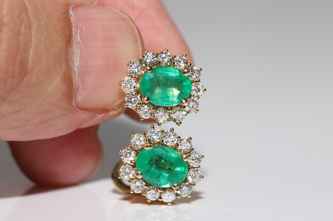 Vintage Circa 1980s 18k Gold Natural Diamond And Emerald Decorated Earring For Sale 4