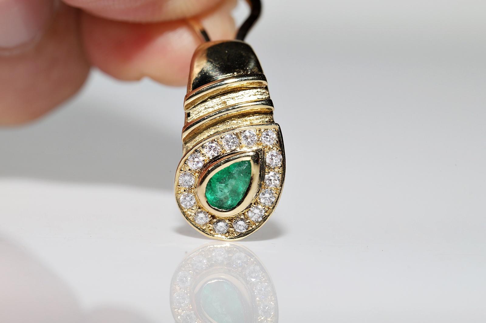 Vintage Circa 1980s 18k Gold Natural Diamond And Emerald Decorated Earring For Sale 4