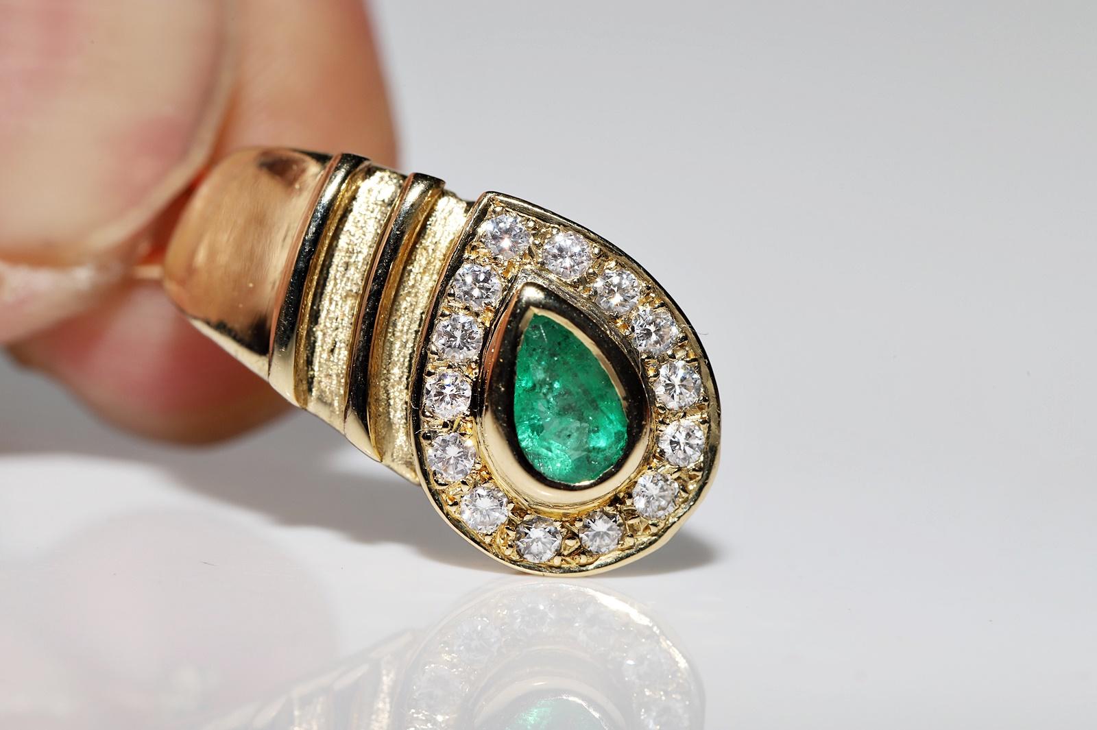 Vintage Circa 1980s 18k Gold Natural Diamond And Emerald Decorated Earring For Sale 5