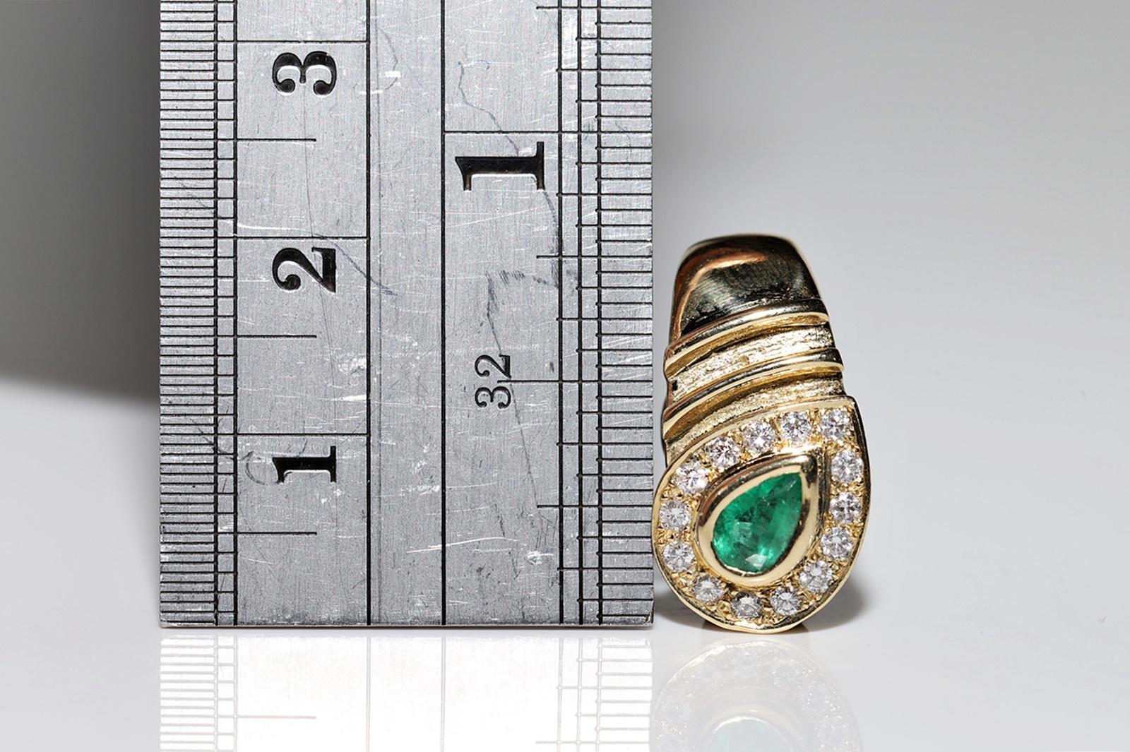 Vintage Circa 1980er Jahre 18k Gold Natürlicher Diamant und Smaragd Dekorierter Ohrring im Angebot 6