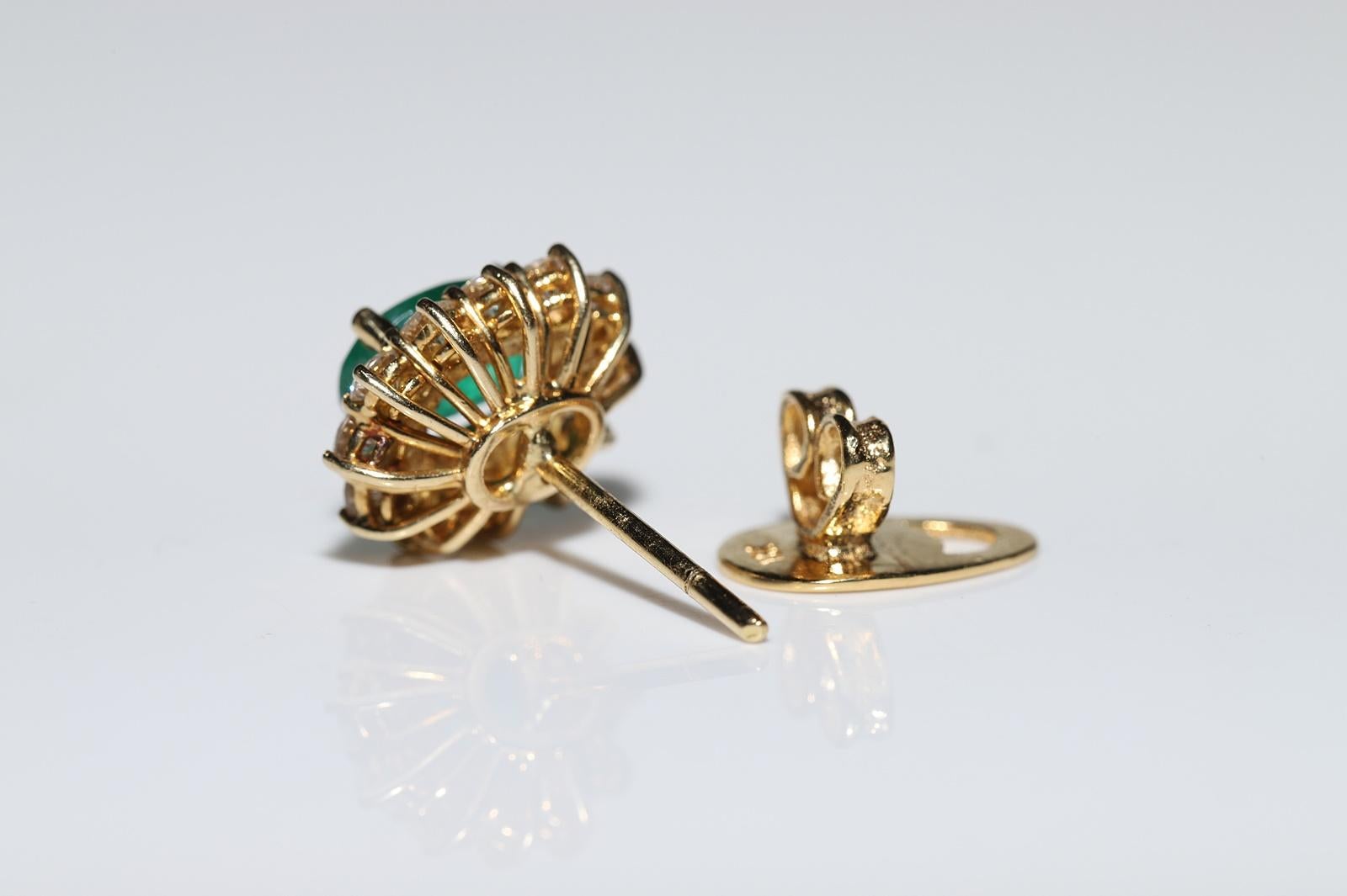 Vintage Circa 1980er Jahre 18k Gold Natürlicher Diamant und Smaragd Dekorierter Ohrring im Angebot 8