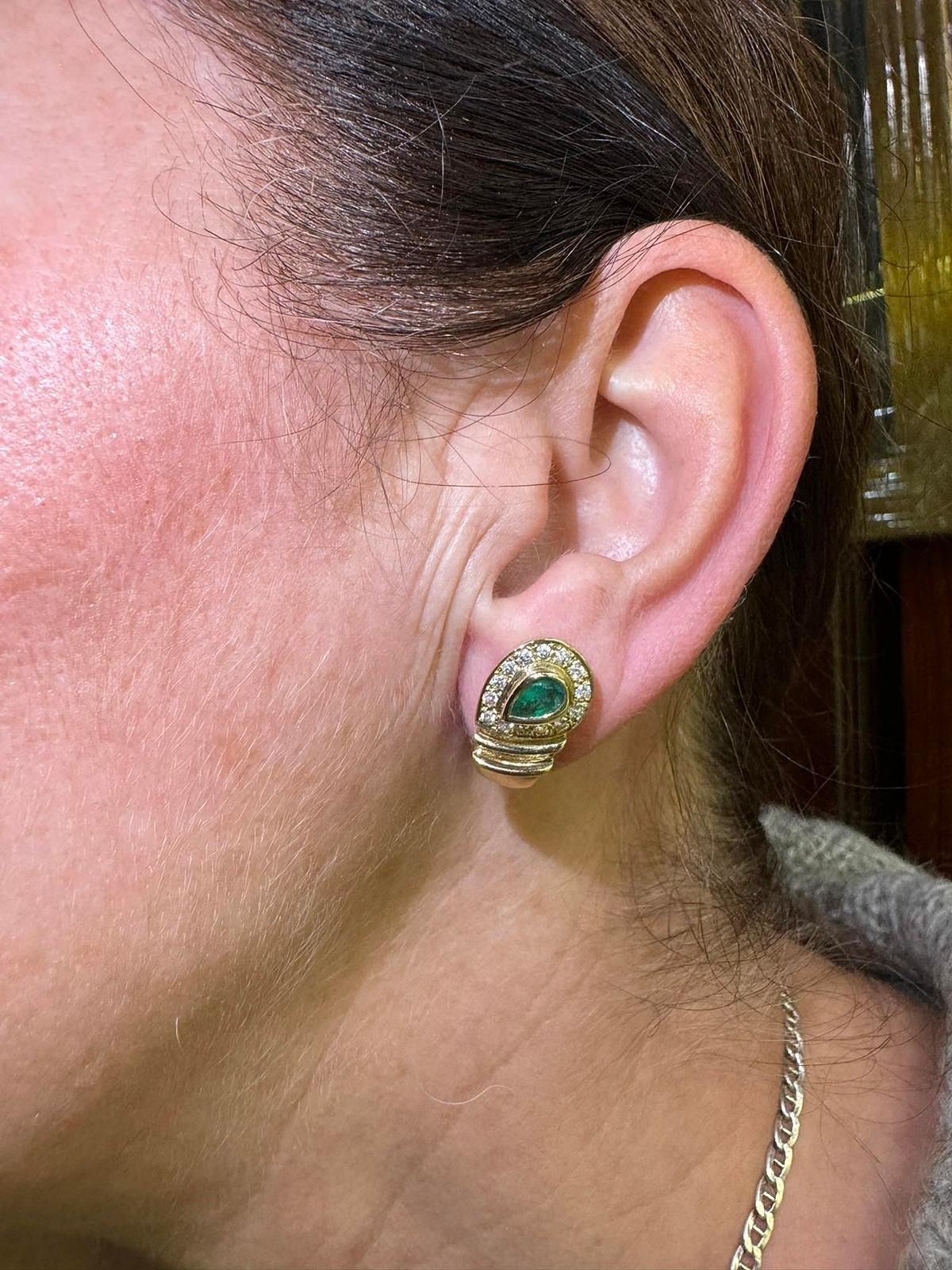 Vintage Circa 1980s 18k Gold Natural Diamond And Emerald Decorated Earring For Sale 8