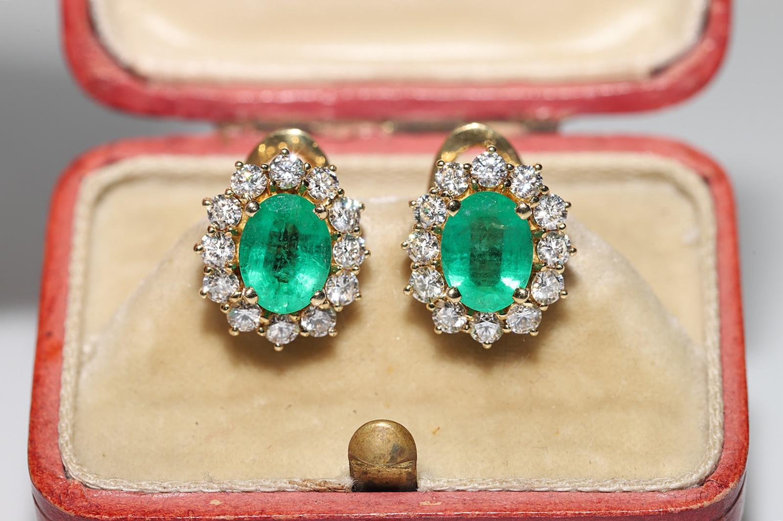 Retro Vintage Circa 1980s 18k Gold Natural Diamond And Emerald Decorated Earring For Sale