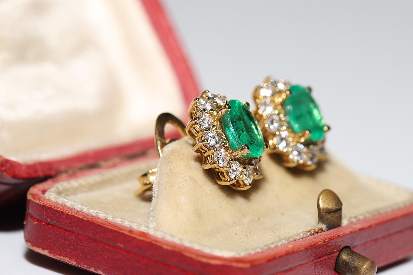 Brilliant Cut Vintage Circa 1980s 18k Gold Natural Diamond And Emerald Decorated Earring For Sale