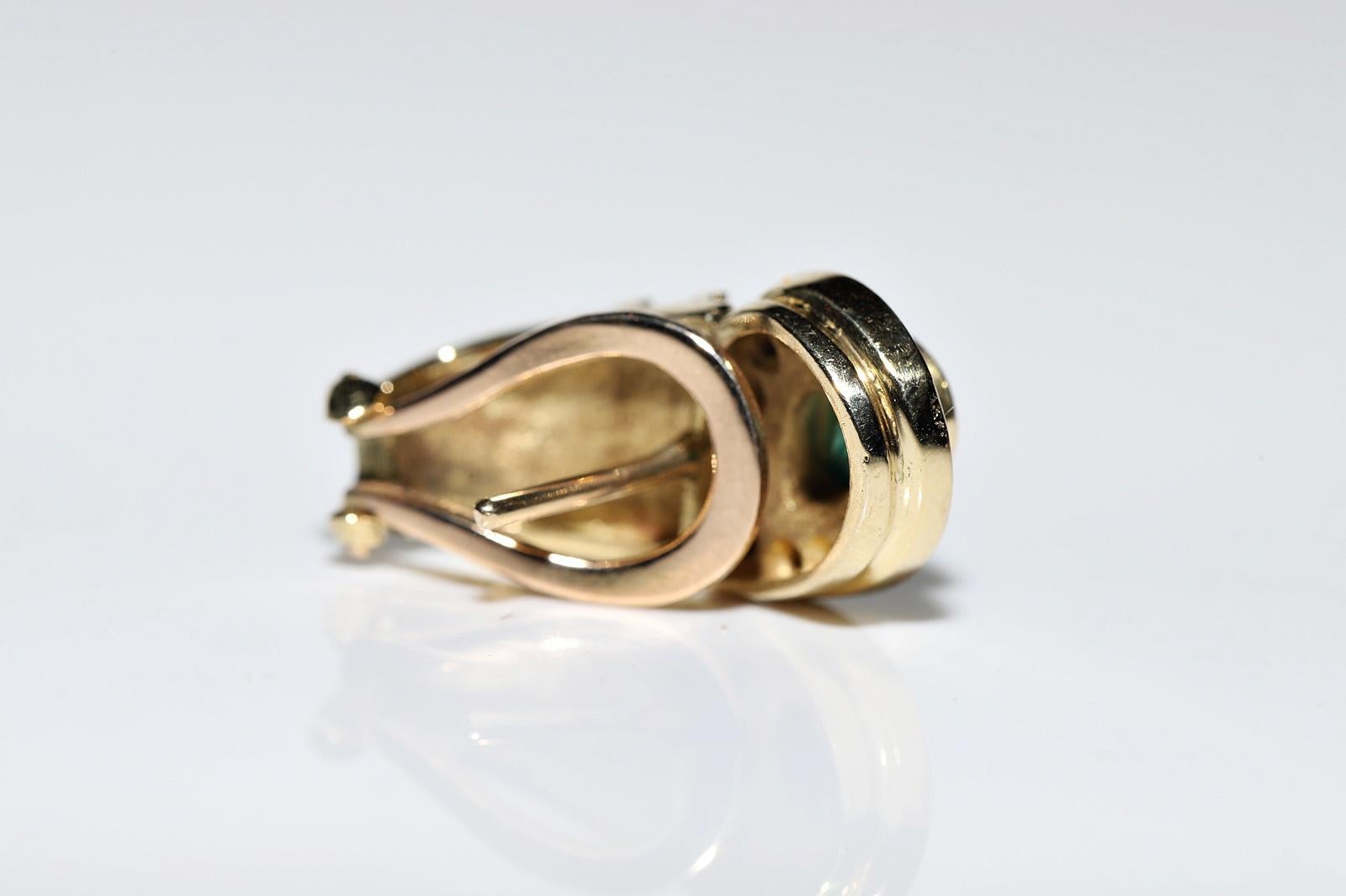 Vintage Circa 1980er Jahre 18k Gold Natürlicher Diamant und Smaragd Dekorierter Ohrring (Brillantschliff) im Angebot
