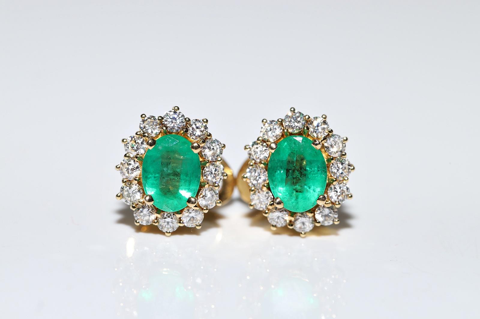 Vintage Circa 1980s 18k Gold Natural Diamond And Emerald Decorated Earring In Good Condition For Sale In Fatih/İstanbul, 34