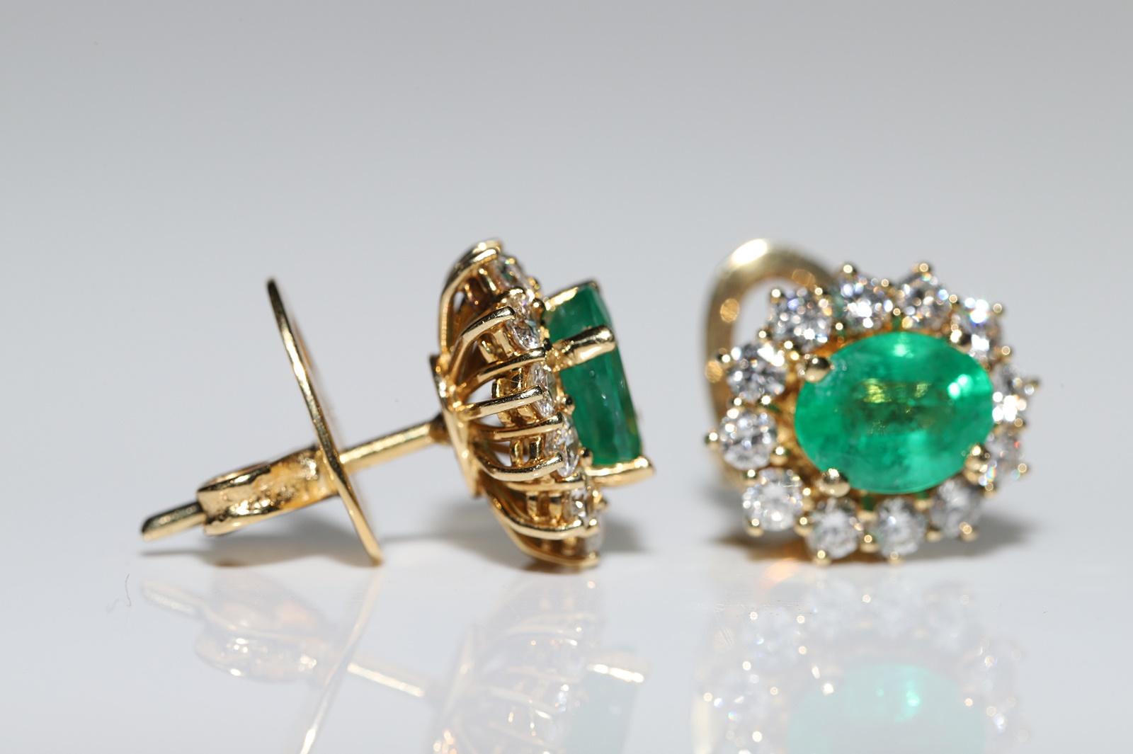 Vintage Circa 1980s 18k Gold Natural Diamond And Emerald Decorated Earring For Sale 3