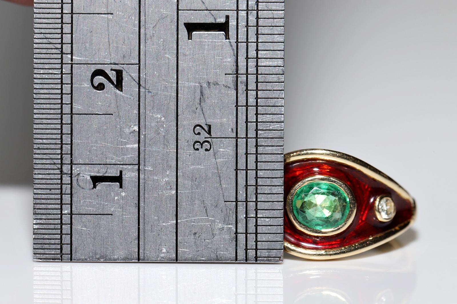 Vintage Circa 1980er Jahre 18k Gold Natürlicher Diamant und Smaragd Dekorierter Emaille-Ring  im Angebot 4