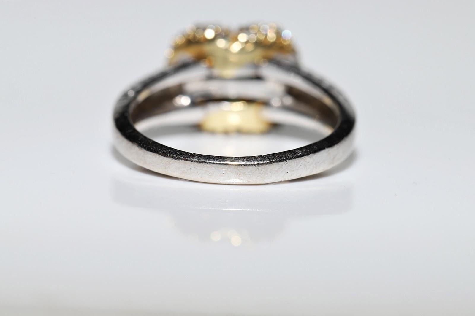 Vintage Circa 1980er Jahre 18k Gold Natürlicher Diamant und Smaragd Dekorierter Ring im Angebot 4
