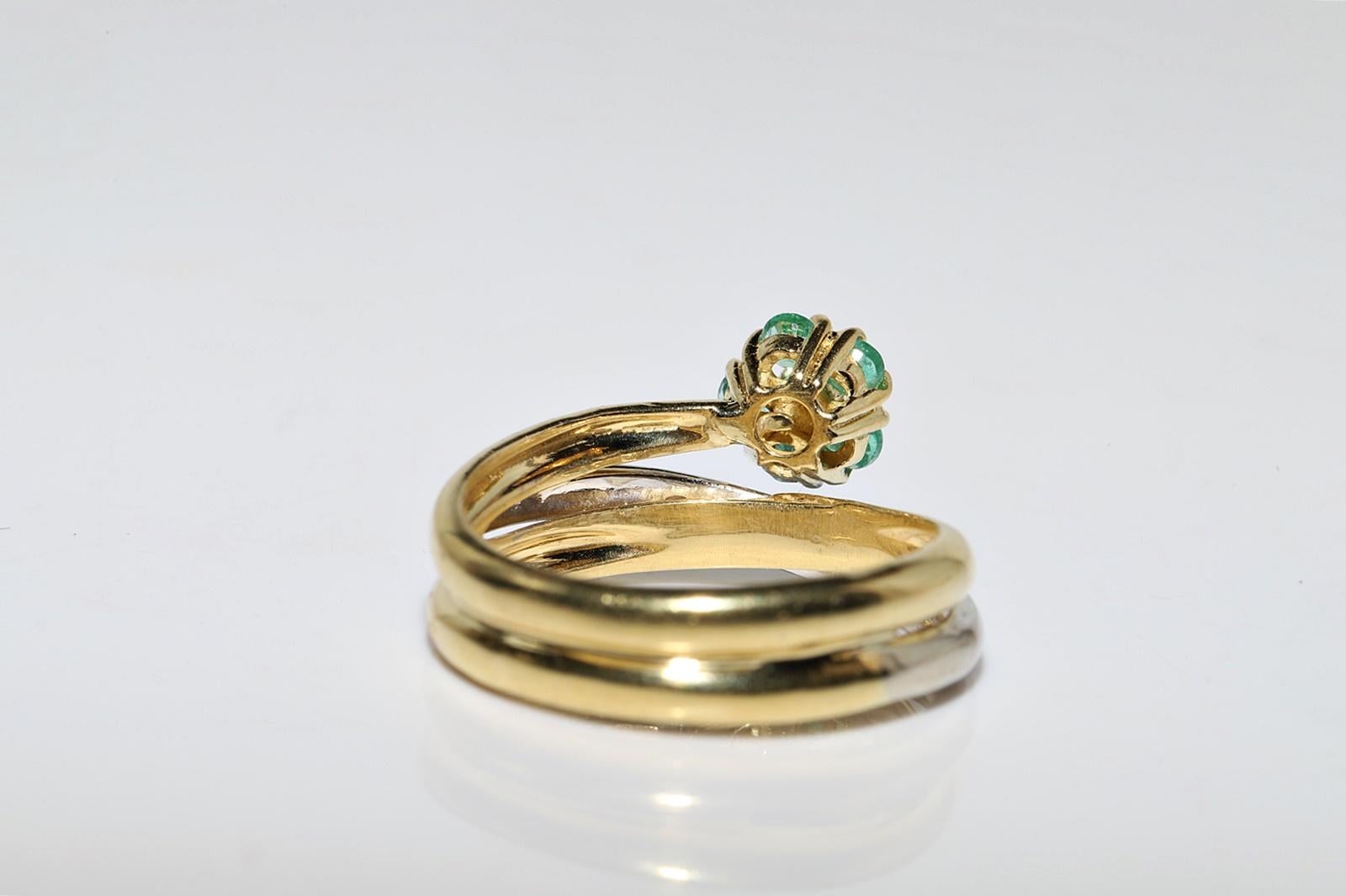 Vintage Circa 1980s 18k Gold Natural Diamond And Emerald Decorated Ring For Sale 4
