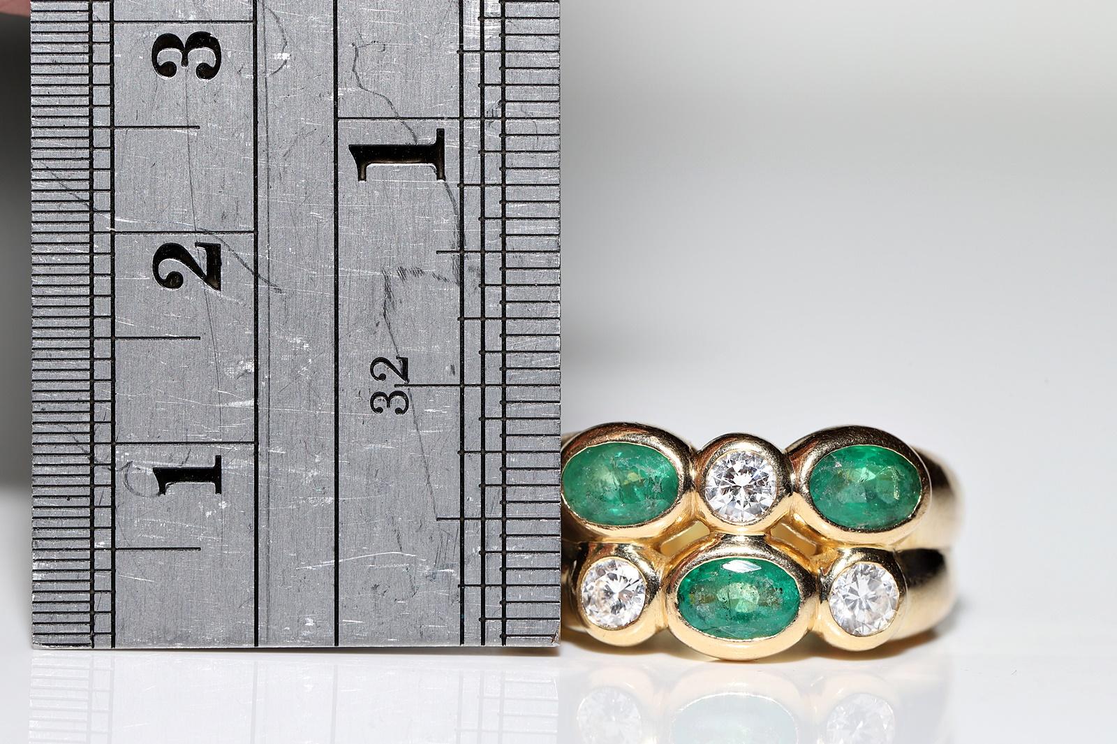 Vintage Circa 1980er Jahre 18k Gold Natürlicher Diamant und Smaragd Dekorierter Ring im Angebot 4