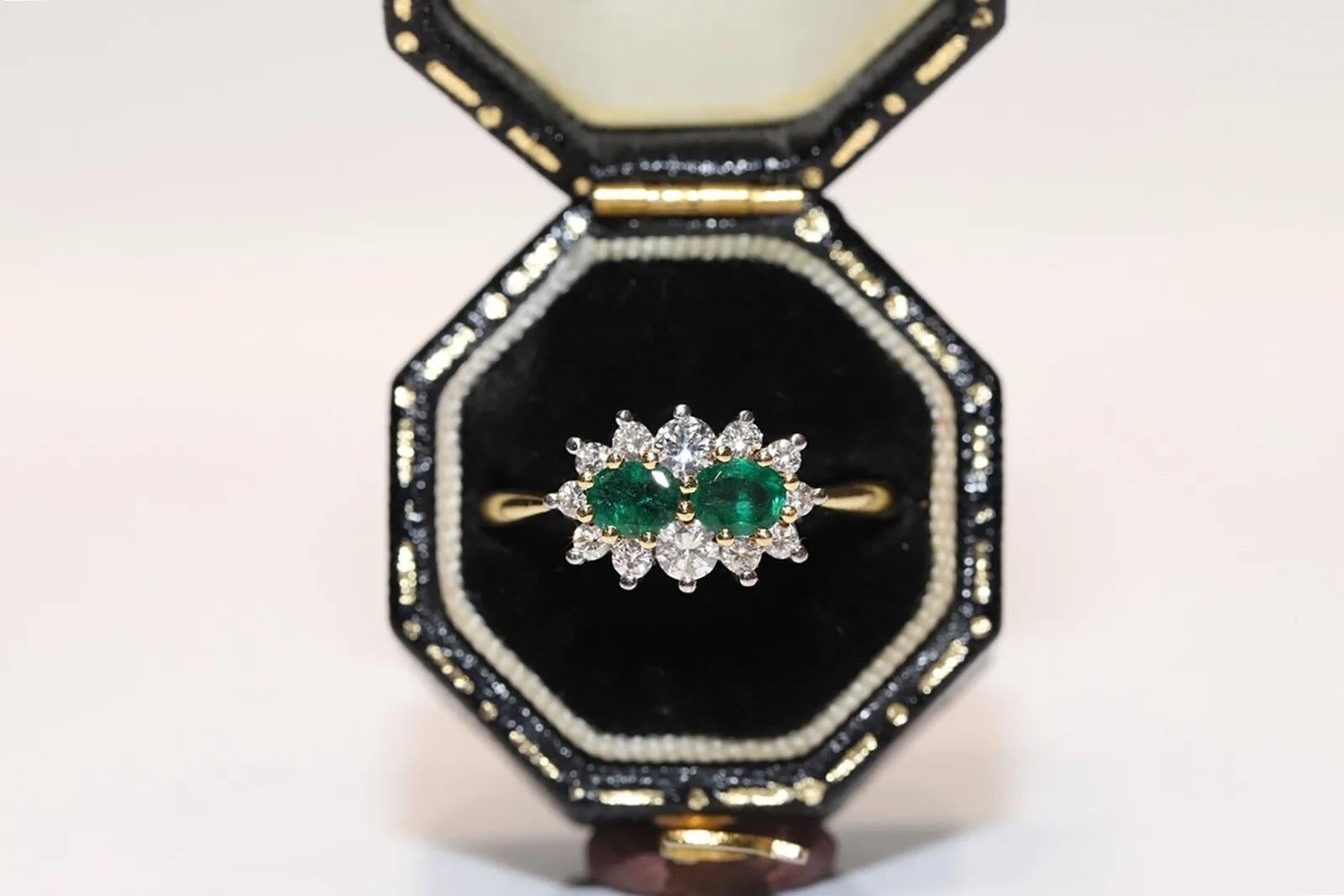 Vintage Circa 1980s 18k Gold Natural Diamond And Emerald Decorated Ring  For Sale 6