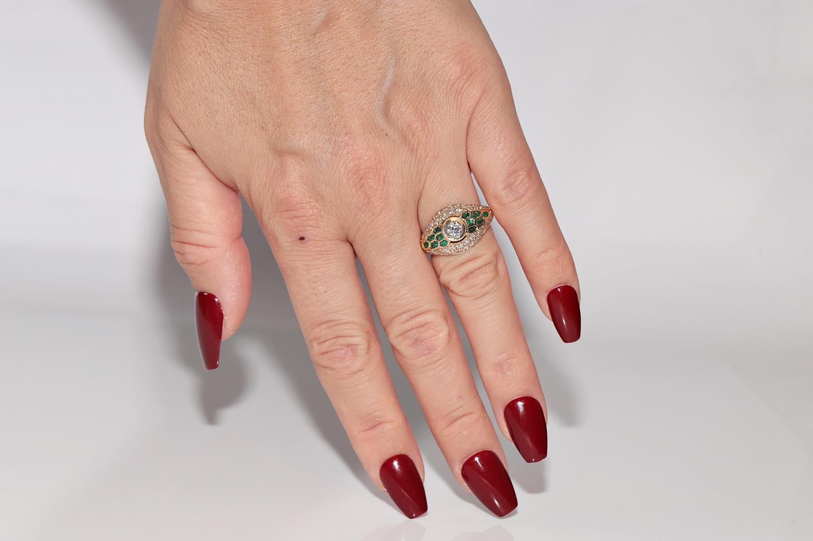Vintage Circa 1980s 18k Gold Natural Diamond And Emerald Decorated Ring For Sale 6